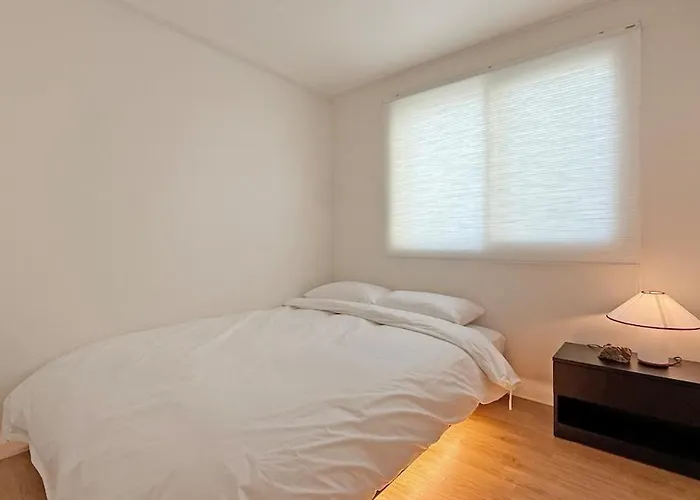 Large 3br Near Mangwon Market For 8 Guests *