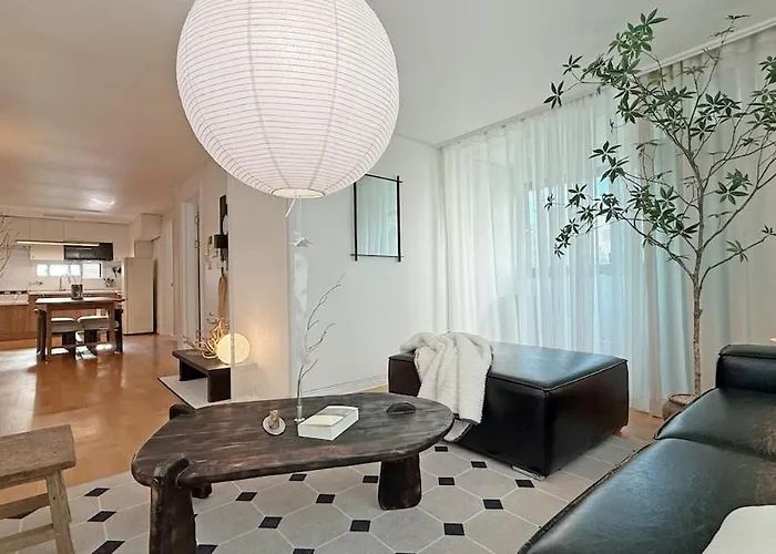 Large 3br Near Mangwon Market For 8 Guests