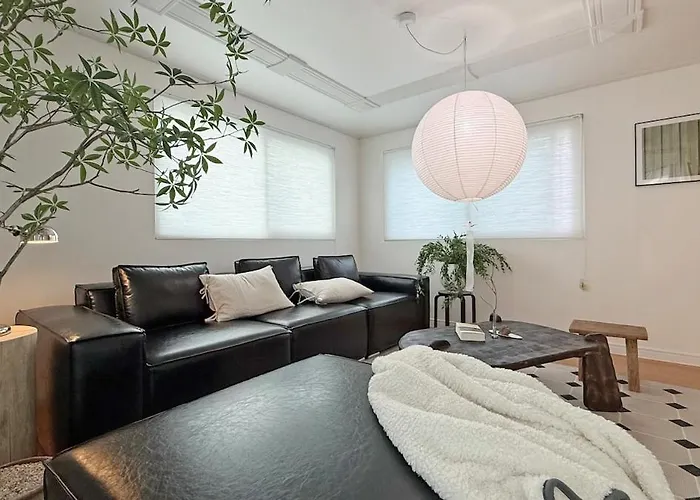 Large 3br Near Mangwon Market For 8 Guests *